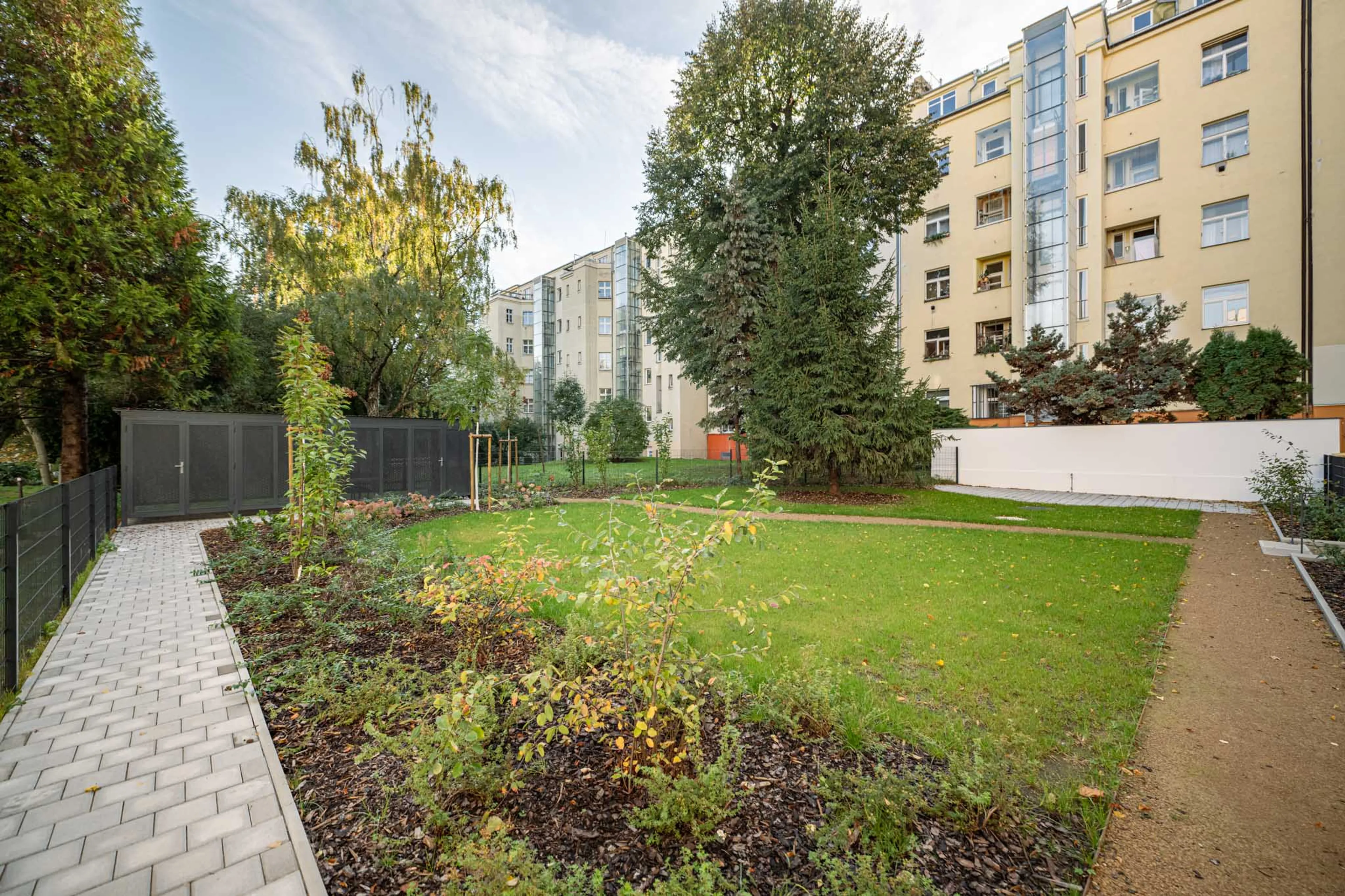 https://cdn.psn.cz/008_2023_10_Backyard_Social_2048px_8e22cf10c8.jpg