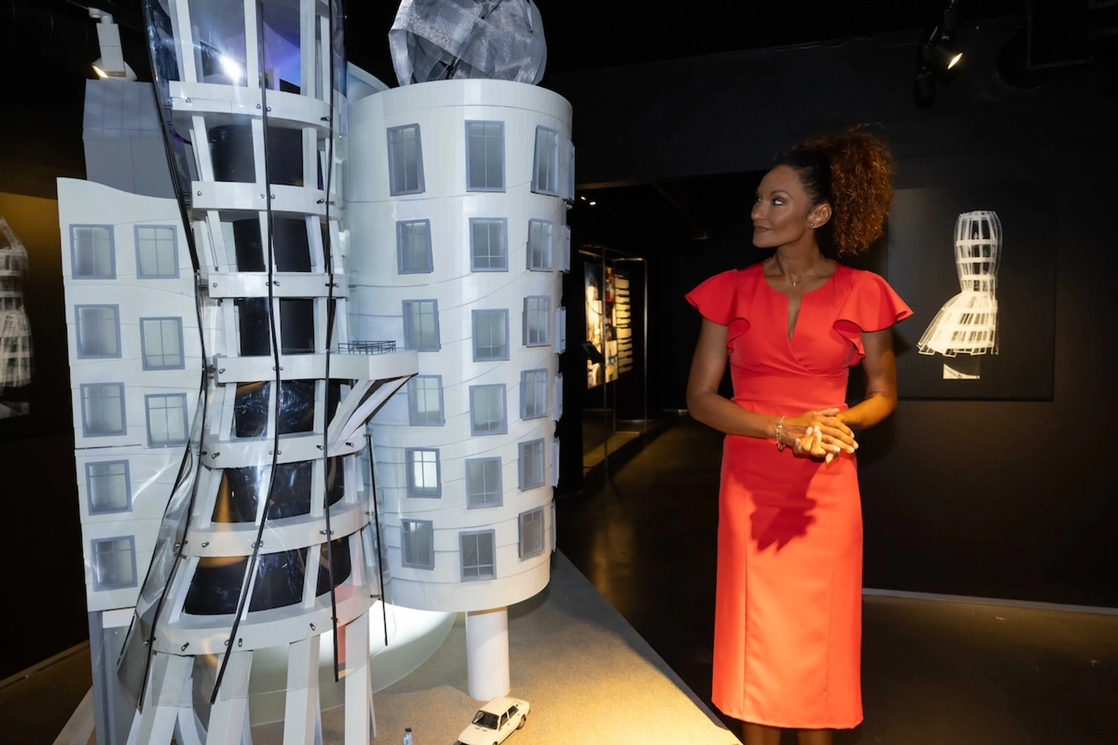 Výstava k 30. výročí Tančícího domu odhaluje jeho příběh i dosud neznámé detaily